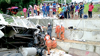 Lorry driver, m-cyclist  die in separate crashes